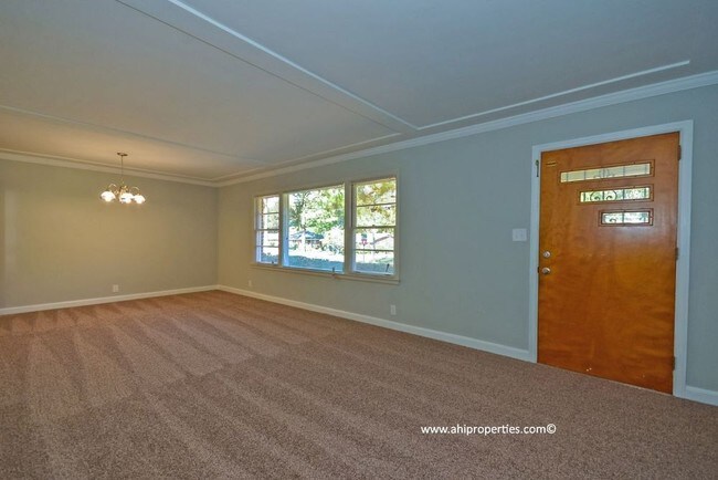 Foto del edificio - 2800 Montrose Avenue