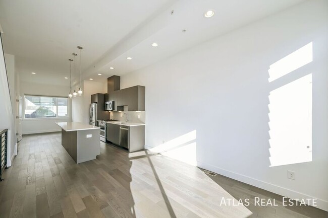 Building Photo - 2016 N Bryant St