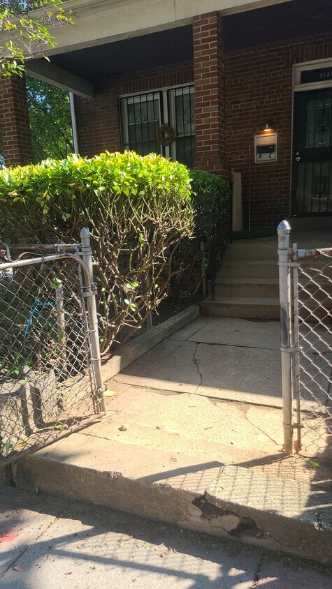 Foto principal - 2131 3rd St NE
