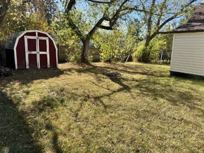 Building Photo - 3 Bedroom Home