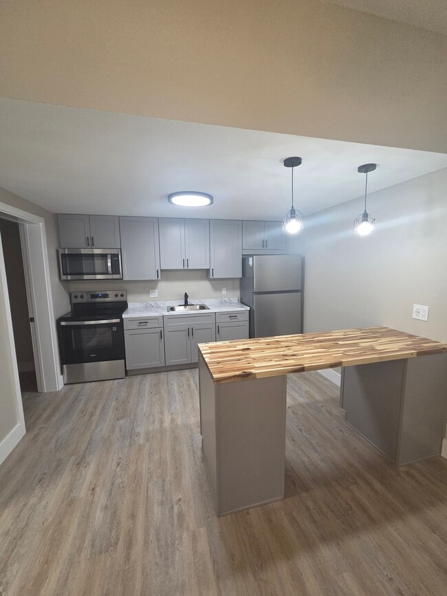 Building Photo - Holly Park Square Apartments