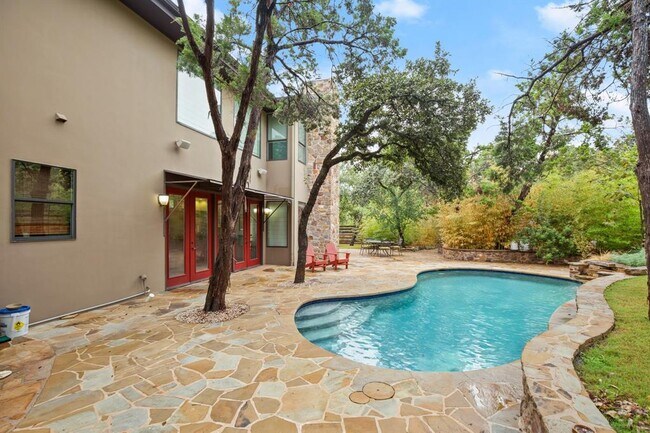 Building Photo - 9909 Lake Ridge Dr