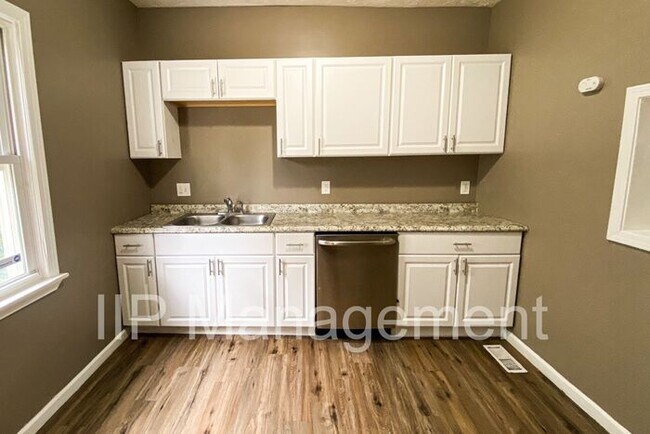 Building Photo - Beautiful 3BR 1.5BA Home in Garfield Heights!