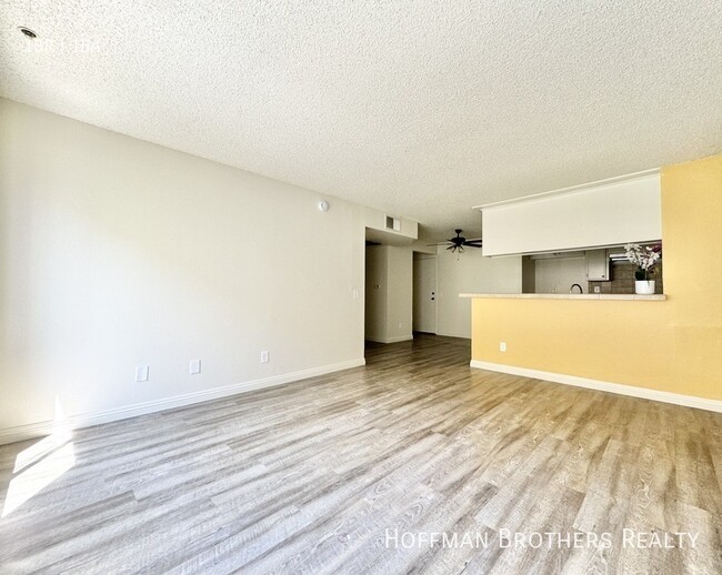 Building Photo - 9233 Van Nuys Blvd