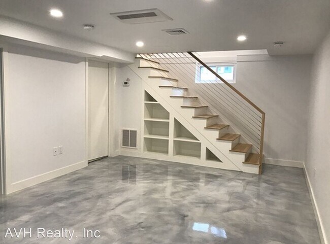 Building Photo - 1 br, 1 bath House - 10 Gloucester Avenue ...