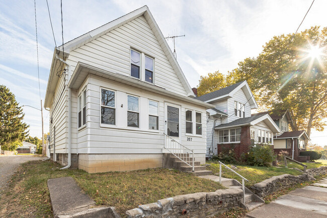 Building Photo - 267 Elgin Ave.