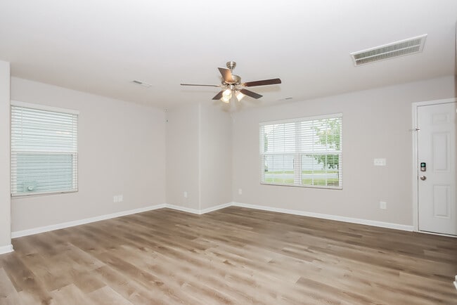 Building Photo - 4008 Everest Dr