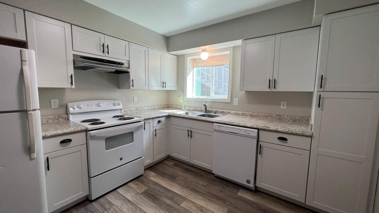 Primary Photo - 1103 Karluk St
