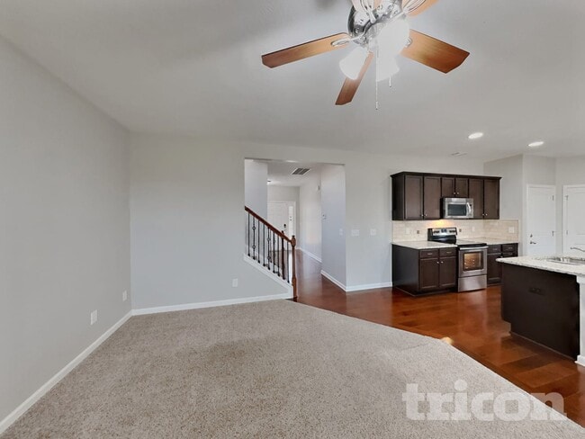 Building Photo - 1637 Robindale Dr