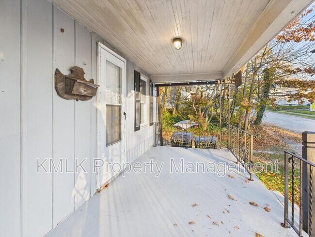 Foto del edificio - 973 Harrison Ave