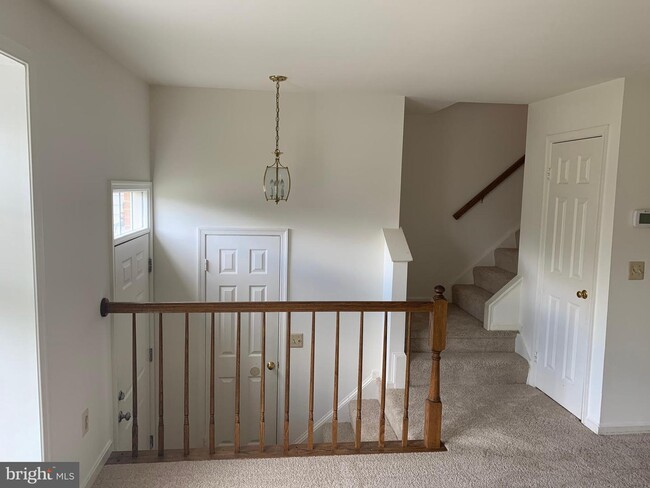 Building Photo - 1405 Bluemont Ct