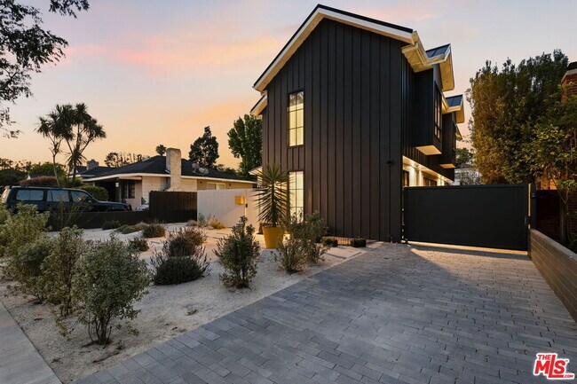 Building Photo - 4034 Coolidge Ave
