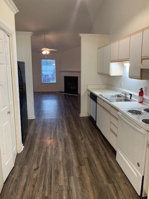 Foto del edificio - 2704 Bluff View Dr