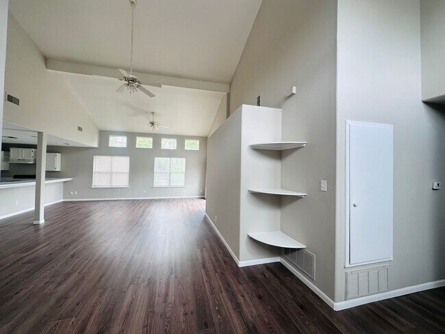 Foto del edificio - For Lease 3 Bed | 2 Bath | Open Concept | Vaulted Ceilings | 2-Car Garage| Corpus Christi