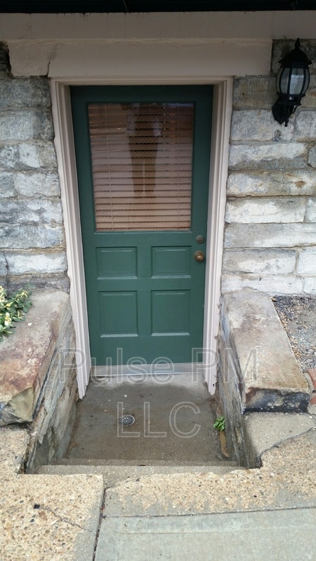 Building Photo - 112 E 5th St