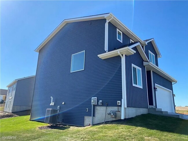 Building Photo - Great 3 Bedroom Single-Family Home in Urba...