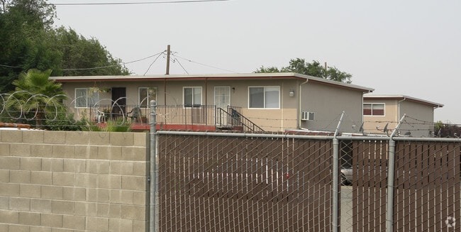 Building Photo - 221 Sunset Dr