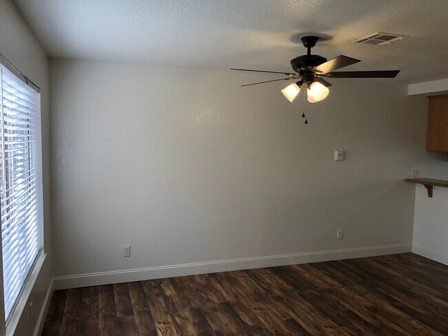 Foto del edificio - 4004 Elmo Loop #C, Modesto, CA 95356