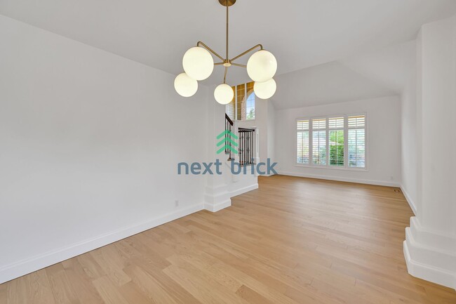 Building Photo - Beautiful Bellevue Home with 4 Beds + Bonu...