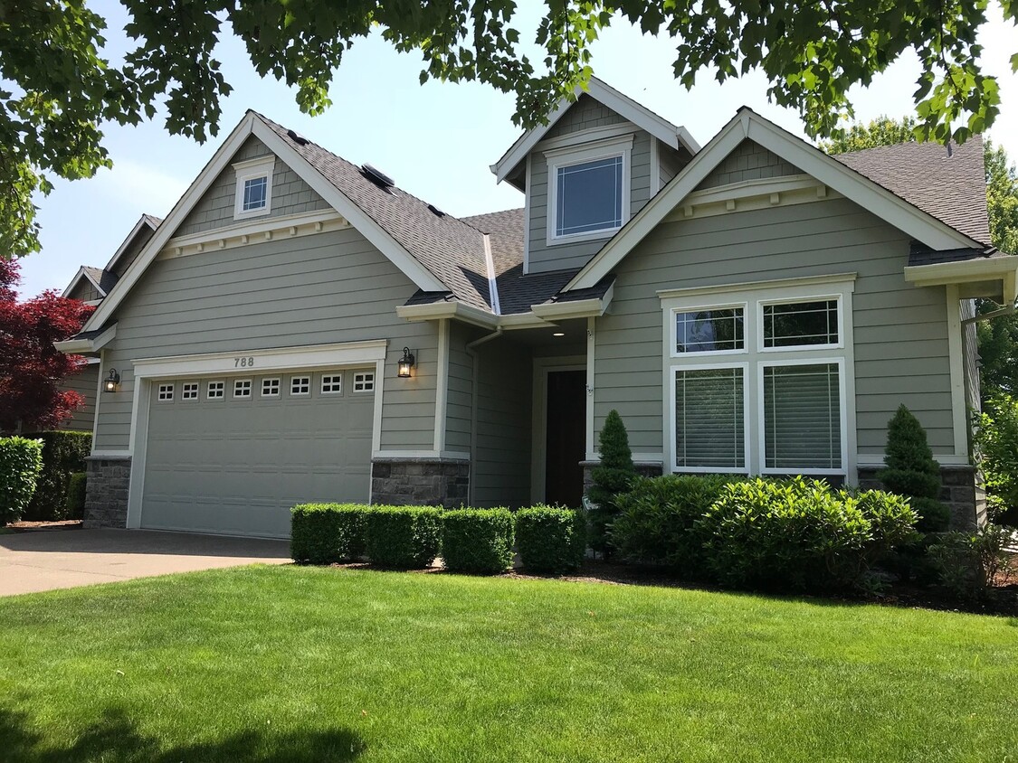 Primary Photo - Stunning home on the OGA course