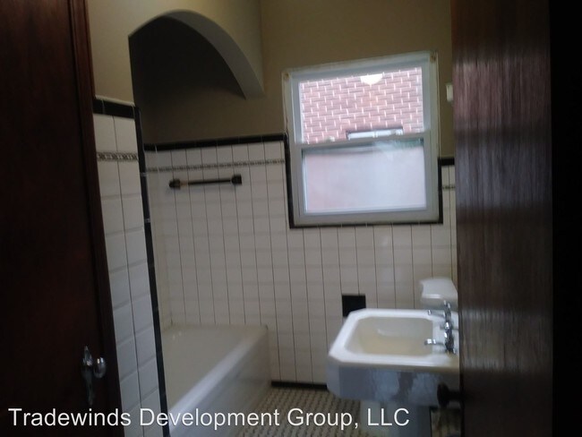 Building Photo - 3 br, 1 bath House - 11853 Nashville St