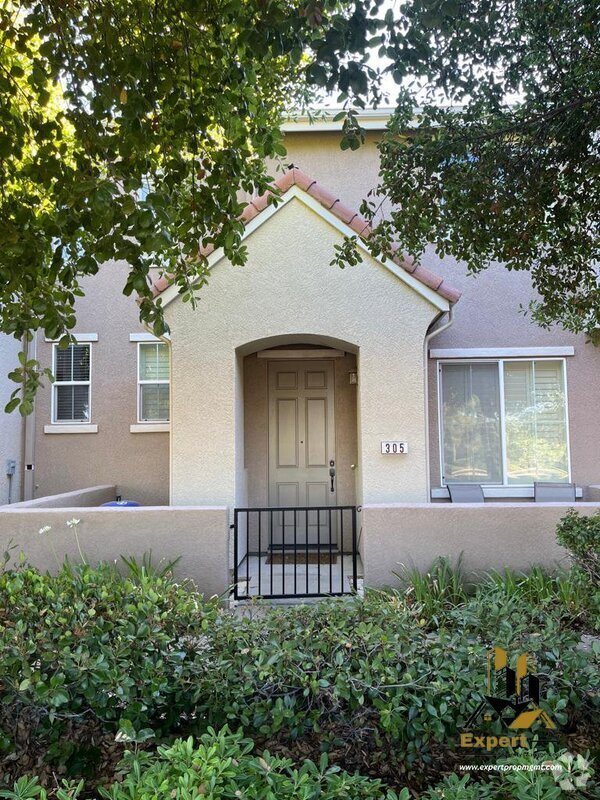 Building Photo - 305 Esplanade Cir