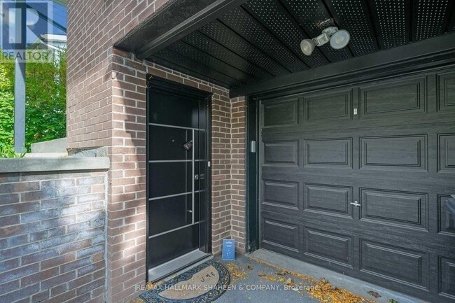 Building Photo - 31 Lochinvar Crescent