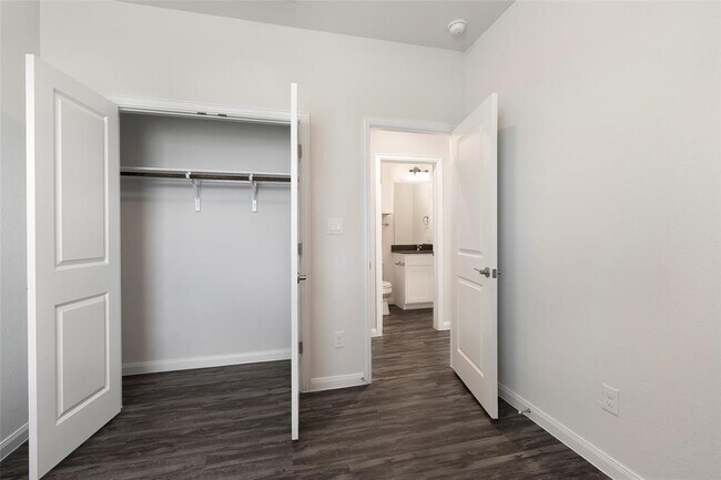 Foto del edificio - 1103 Aspen Grove Dr