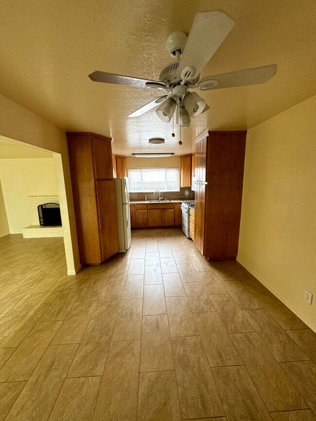 Foto del edificio - 487 Larson Ct