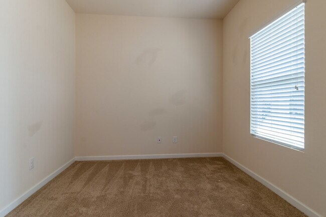 Foto del edificio - 4 BR/2.5 BA Home - A Rare Rental Between C...