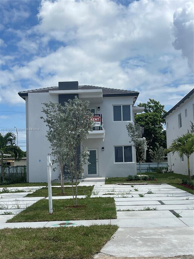 Building Photo - 457 E 16th St