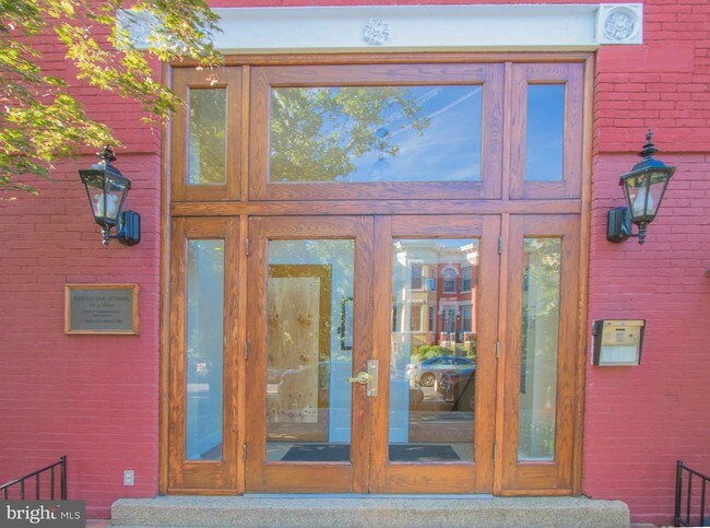 Building Photo - 301 G St NE