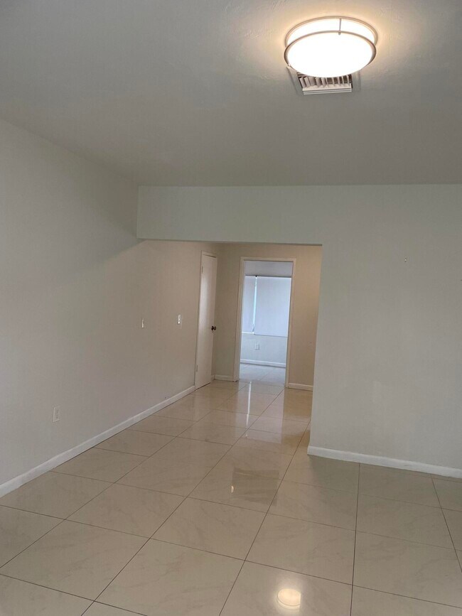 Building Photo - 1942 Funston St