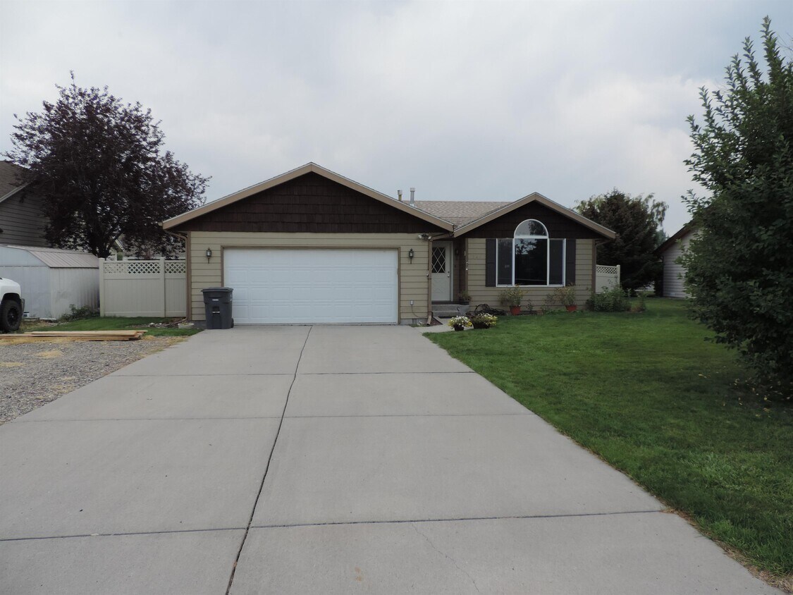 704 Madison Ave, Manhattan, MT 59741 House Rental in Manhattan, MT