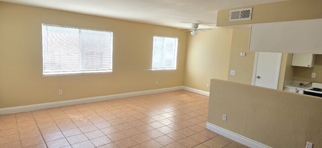 Foto del edificio - 3446 Rainbow Ln