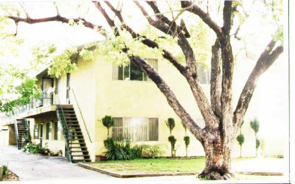 Foto del edificio - 44 N Oak Ave