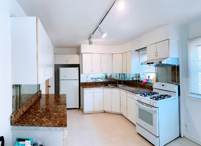 Photo - 6623 N California Ave Apartment