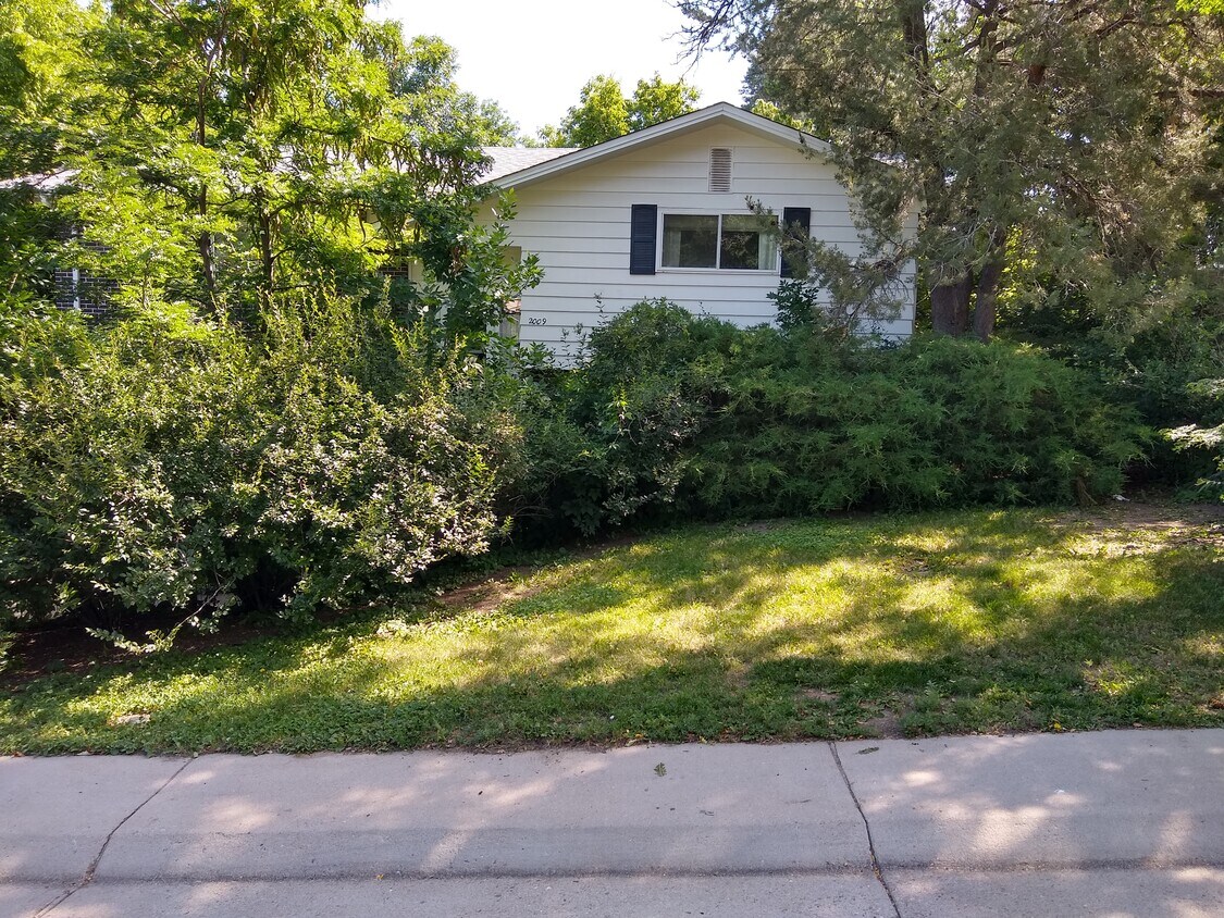 See photos on Zillow - 2009 Arapahoe St