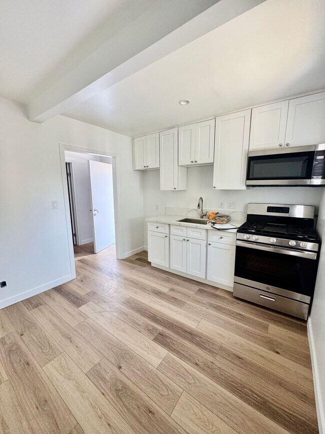 Foto del edificio - 2 Bedrooms /1 Bath ADU AVAILABLE NOW!