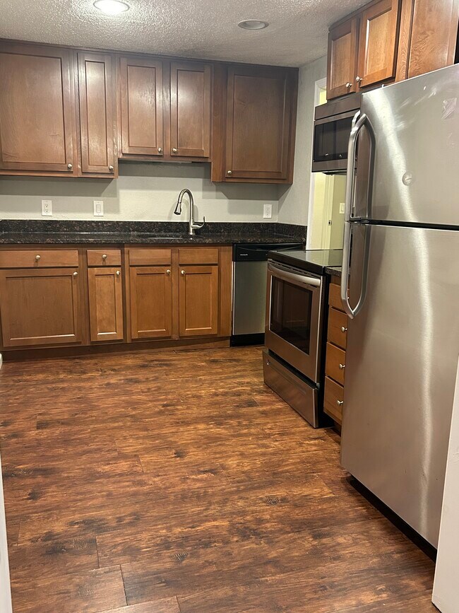 Foto del edificio - 252 Waterbury Ct