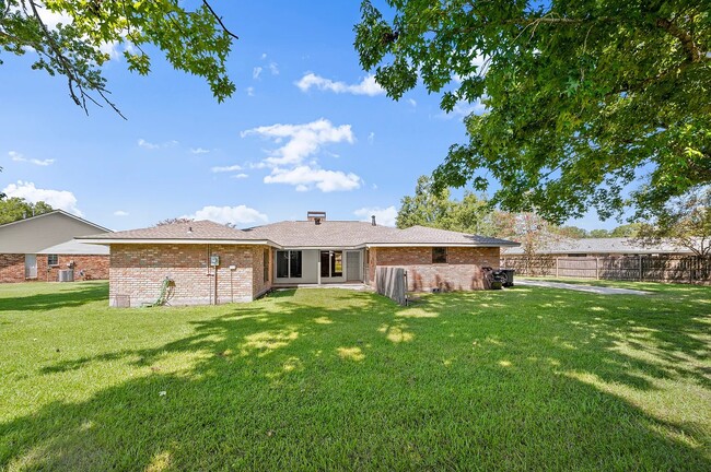 Foto del edificio - 14742 Sweetwood Ct
