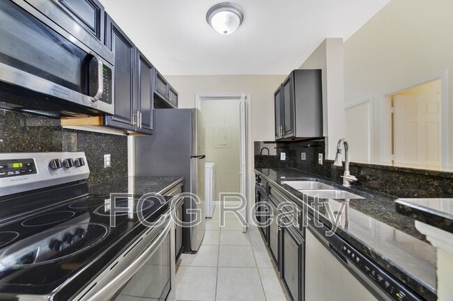 Building Photo - 6106 Westgate Dr