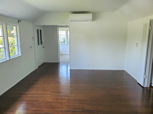 Foto del edificio - 8533 Rosewood Ave