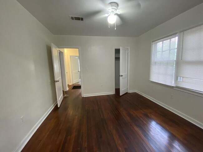 Foto del edificio - 1932 Belvedere Dr