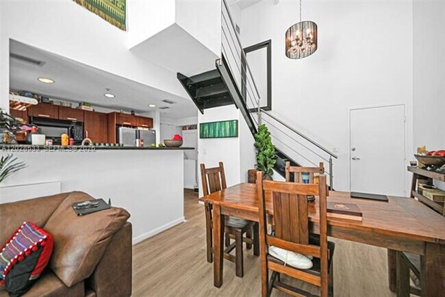 Foto del edificio - 7728 Collins Ave