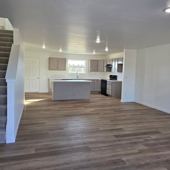 Foto del edificio - Brand New 4 Bedroom Home