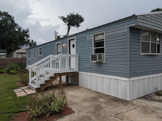 Foto del edificio - 2Bedroom /1.5 Bath Mobile in Mims Nicely Updated