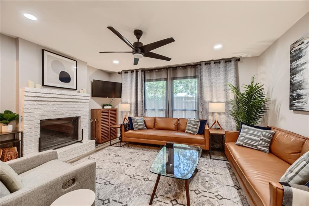 Primary Photo - 7003 Woodhue Dr