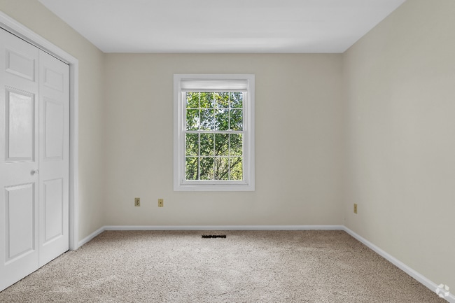 Building Photo - 62 Manorwood Dr