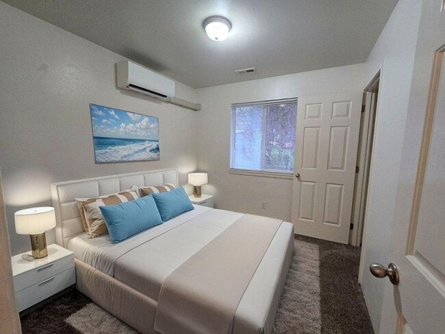 Foto del edificio - 1918 SE Douglas Ave